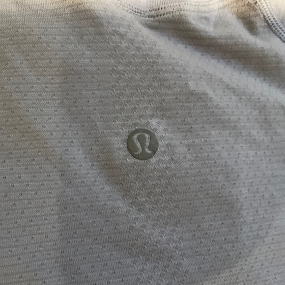 EUC Lululemon Swiftly Tech Short-Sleeve Shirt 2.0 *Lilac Size 12 - Picture 4 of 9
